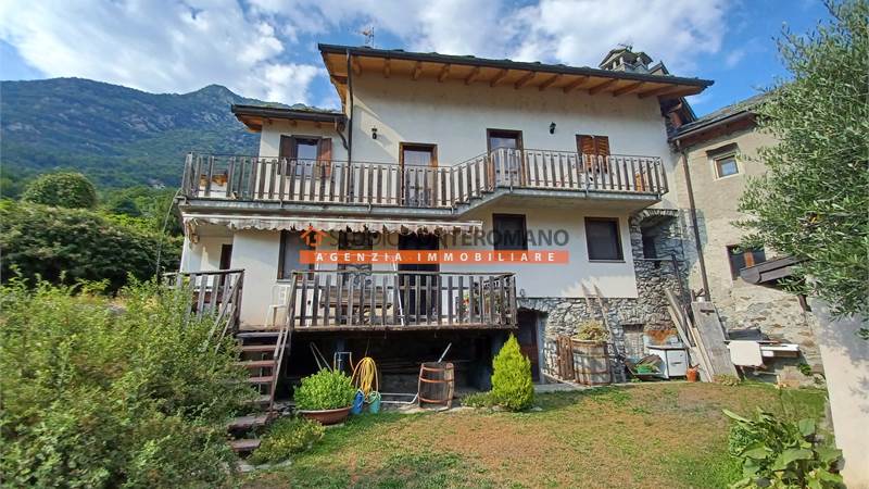 Casa indipendente con giardino